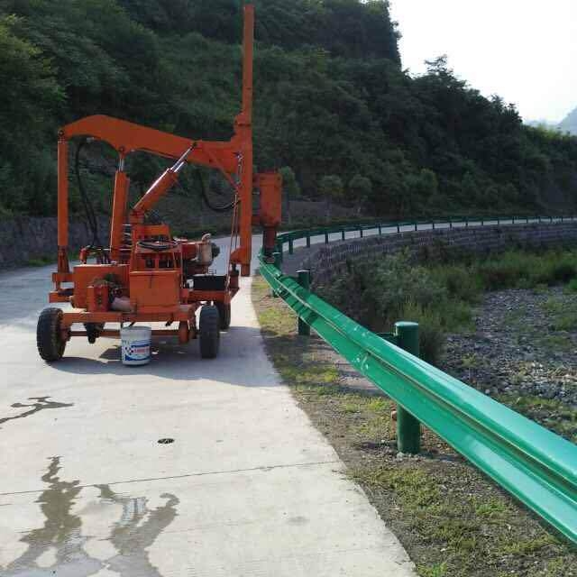 公路安全守护者 喷塑护栏板与波形梁护栏的应用解析