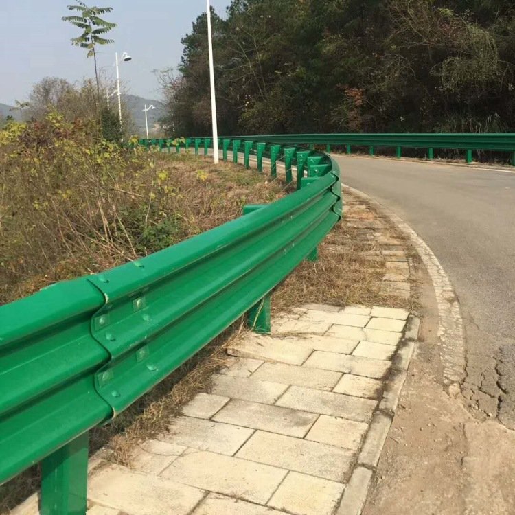 青海高速公路交通防护栏 波浪型护栏板厂家 二波镀锌波形护栏板