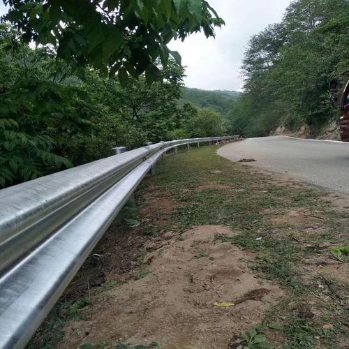 甘肃乡村公路护栏厂家公路波形护栏公路护栏生产厂家