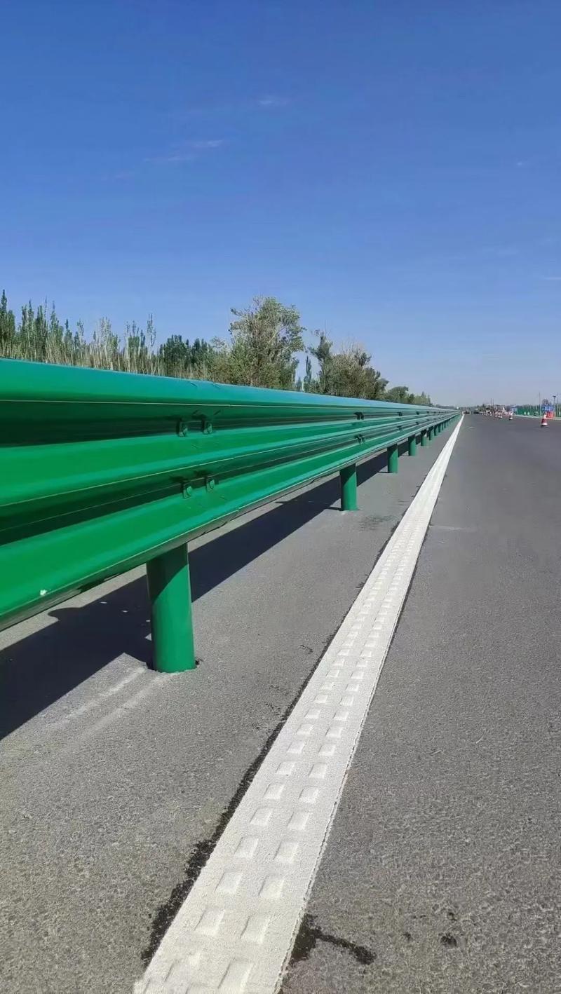 乡村公路、高速公路与国省一级公路波形护栏 品质保障，全国直发