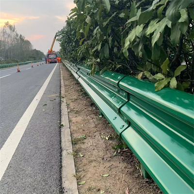 公路护栏板作用及其在现代公路安全系统中的应用
